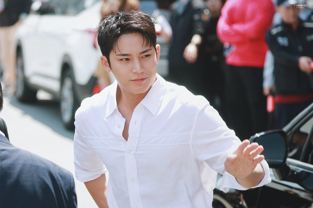 HE'S GLOWING!!! BAKA GANAN TALAGA PAG MAY KA CUDDLE NA ULIT HAHAHAHAHAHA EME