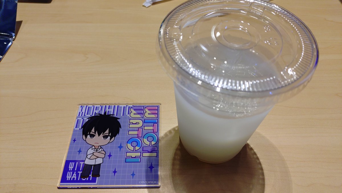 池袋にて、ウィッチウォッチのコラボカフェなう。 普通のドリンクに