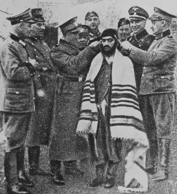 abraxas420's tweet image. Commies and lefties nowadays have the same behavior and attitudes towards Jewish people than the SS during the Holocaust.  Socialism = wokism = nazism. Disgusting. #pulltheplug #draintheswamp #wokemindvirus #fcknzs #democratsareevil #democratshateamerica #zelena