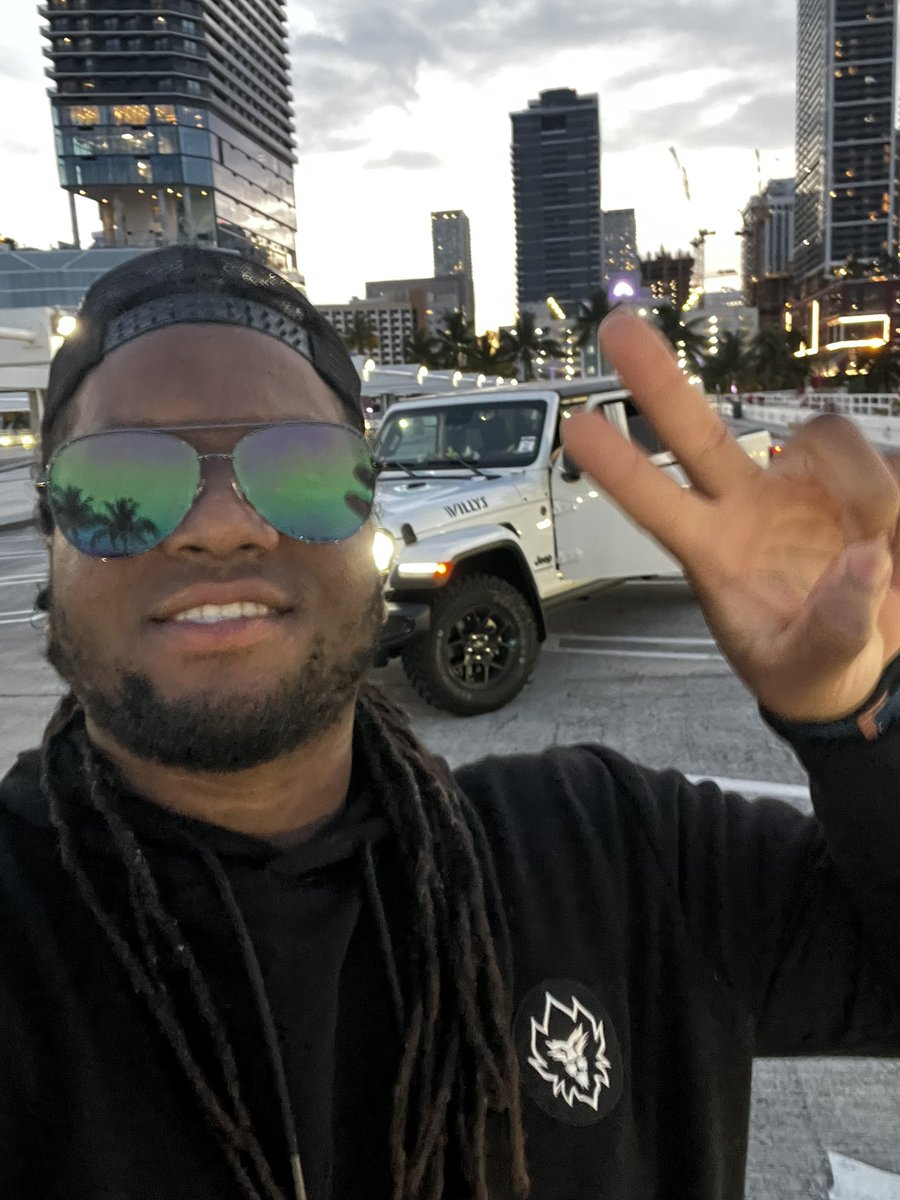 Congrats to my #LoadedLions <a href="/GWR/">Guinness World Records</a> Big thanks to <a href="/LoadedLions_CDC/">Loaded Lions</a> and <a href="/SupremeShaney/">Shane | Crypto.com 🇨🇦</a> for hosting and <a href="/_CryptoDiamond/">CRyptO Diamond 💎</a> 🍾
I think parking garage rooftop was the spot to be 😂✌🏾

#crofam #LoadedLionsInTheSky #MiamiGP $LION