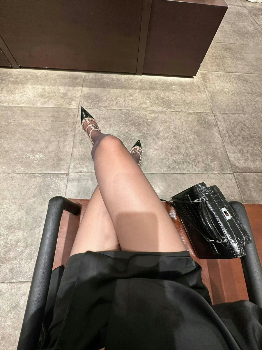 看着我的过往同僚忙碌的航班假期，淡淡的背上包包出门😌 https://t.co/wvdy9qFfrE