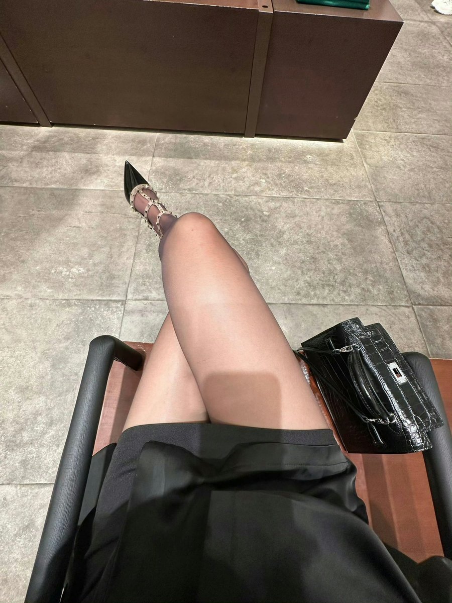 看着我的过往同僚忙碌的航班假期，淡淡的背上包包出门😌 https://t.co/wvdy9qFfrE