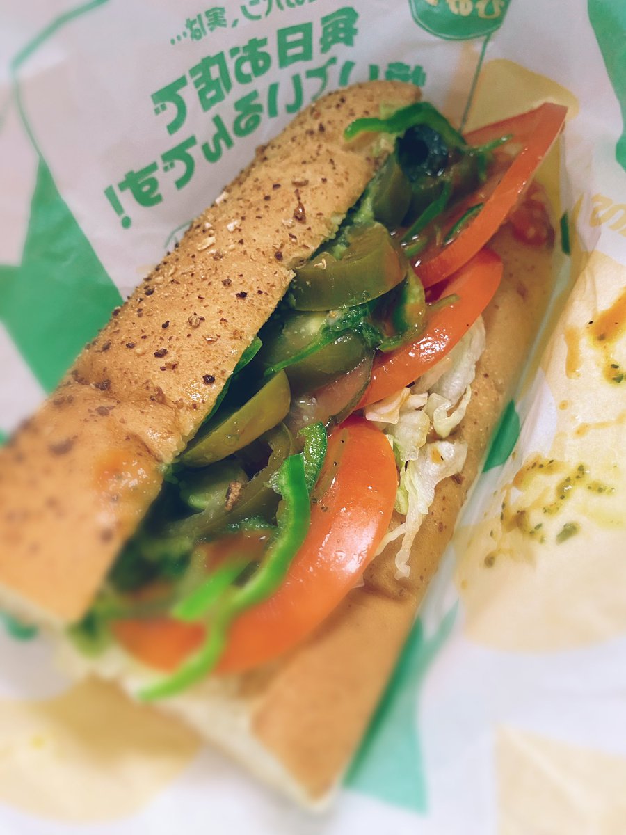 riko_sukinano's tweet photo. SUBWAYのアボガドベジーで手を打ちました!
ウィート
野菜上限オニオン抜き
オリーブ&ホットペッパー多め
バジルソース&チリソース少し
ちょっとサルサ食べてる感出てで良き·͜·ᰔᩚ
#SABWAY https://t.co/35pv6qPCVU