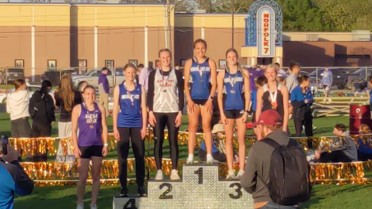 BrianKesting's tweet image. Alivia places 4th in the 800 at the Norfolk Track Classic.  Great day by her!