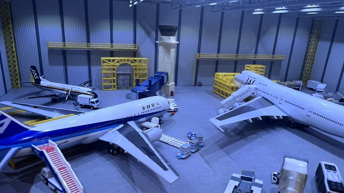 日本の民間航空の発展に大きく貢献した飛行機たちに、いつでも逢いに行ける　触れ合える

そんな航空博物館が実在すれば良いのに…

#ジタク・オヘヤ空港
#モデルプレーン
#空港ジオラマ