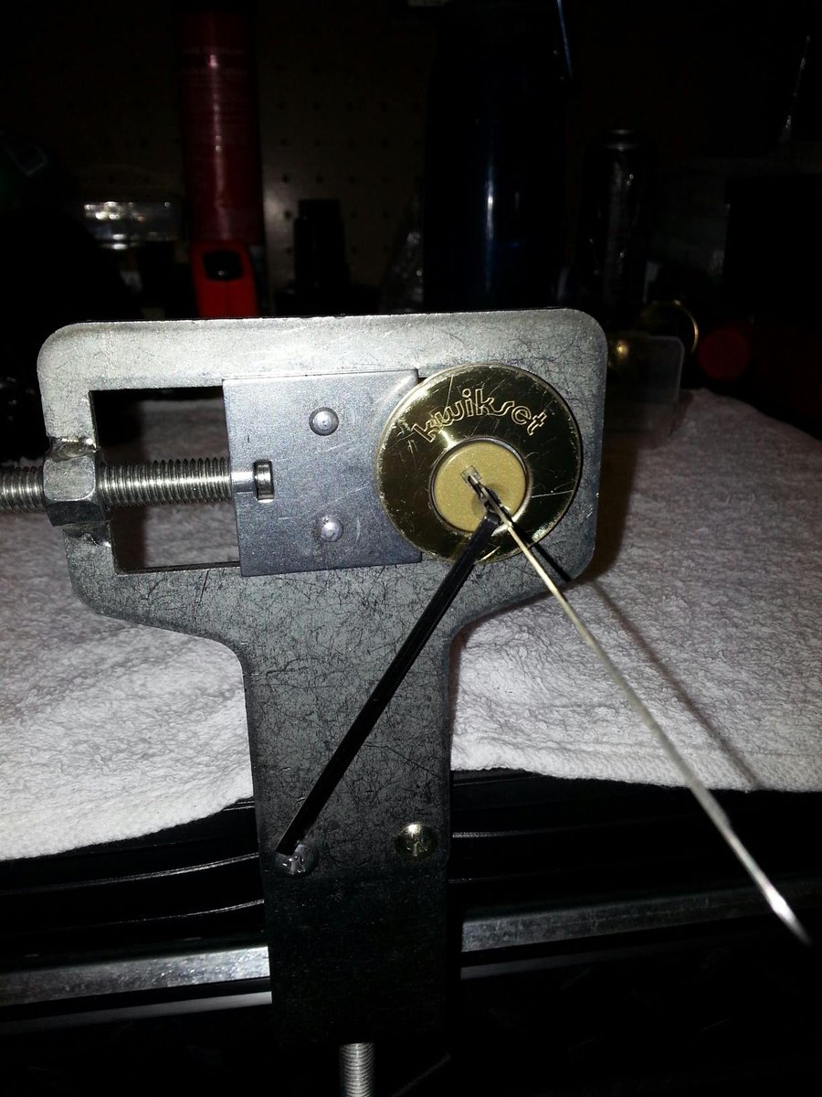 a very OLD TBT photo of the VERY FIRST lock i ever picked that could go on a house

If i remember correctly the picks were Southord. not my pick now but they were my first lockpicks

#JobFang