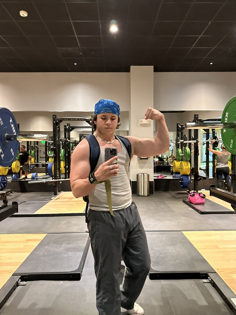 my week in gym pics…which day is your favorite? #gym #gymbro