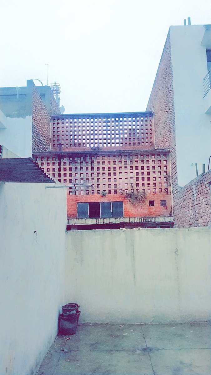 ਕੋਈ ਚੇਤੇ ਆਇਆ ਏ ਇਸ ਖਾਲ਼ੀ ਮਕਾਨ ਨੂੰ ਦੇਖ ਕੇ 
ਨਾ ਕੋਈ ਹਲਚਲ ਨਾ ਚਹਿਲ ਪਹਿਲ ਨਾ ਰੌਣਕ 
ਬਸ ਹੌਲੀ ਹੌਲੀ ਖੰਡਰ ਹੋ ਜਾਣ ਦੀ ਉਡੀਕ ਵਿੱਚ ਖੜਾ ਏ 😮😮