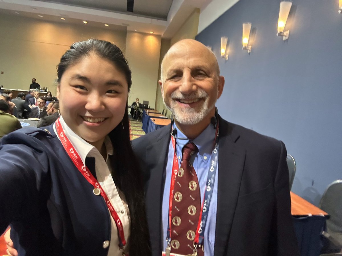 zheng_md's tweet image. One of the best parts of #SCAI25 is seeing people I truly admire—and love hanging out with. I’ll come back each year not just to learn, but to see them again.
Grateful for the brilliance, warmth &amp; laughs!
@SCAI @HollandTamis @anna_bortnick @krosenfieldMD @Antocol17 #Gratitude ❤️🔥