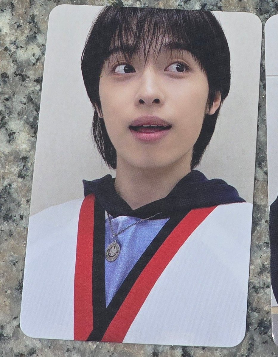 jooyeonsfan's tweet photo. gaon is so handsome ever since wth https://t.co/Mn14jMnQmK