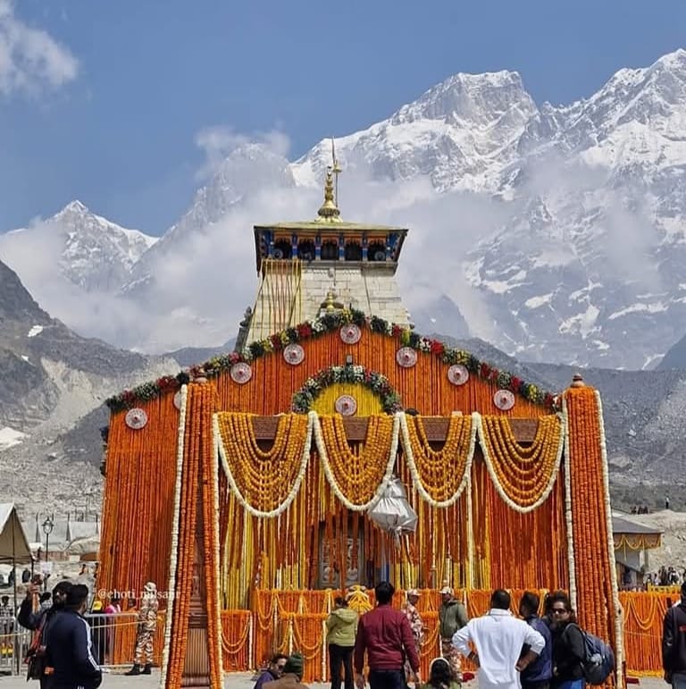 sunilreports's tweet image. কেডাৰনাথ মন্দিৰত জাপি । দেখি ভাল লাগিল । #kedarnathdham #Kedarnath #japi #assam