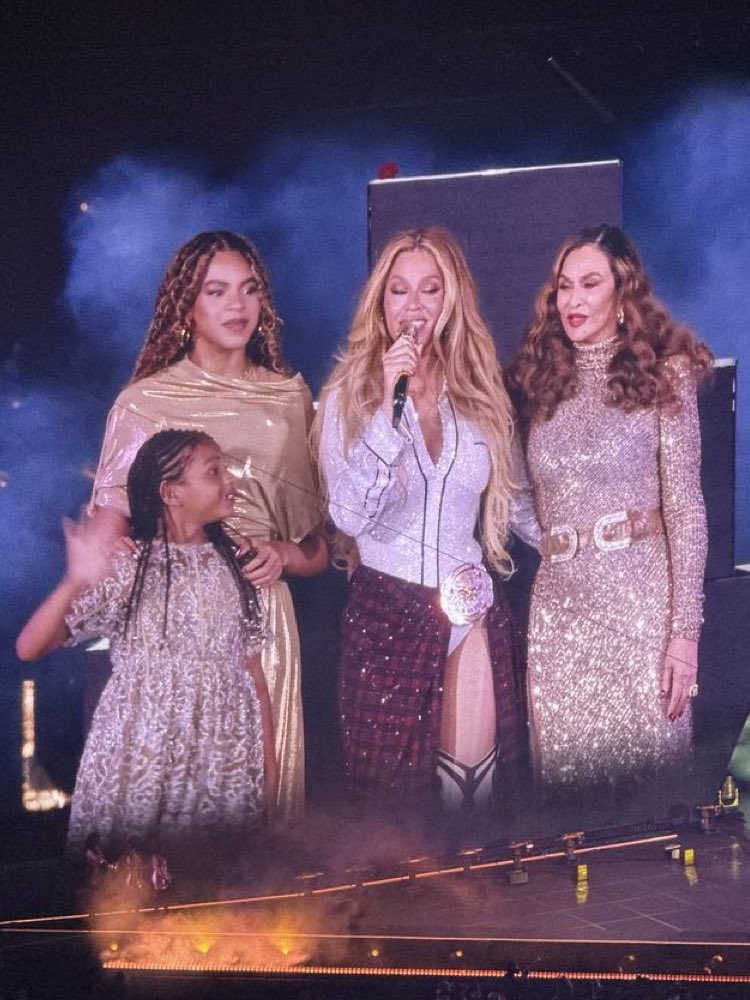 beyoncegarden's tweet image. 5 GENERATIONS LIKE THIS IS HISTORY😭🥹