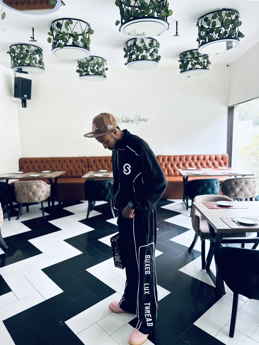 suxesluxthread's tweet photo. #suxesluxthread tracksuit set available to shop now (limited edition )on sales🔥🛍️#foryou #ClothingBrand #fashion #streetwear #movement #luxury https://t.co/WQOEq3d3j3