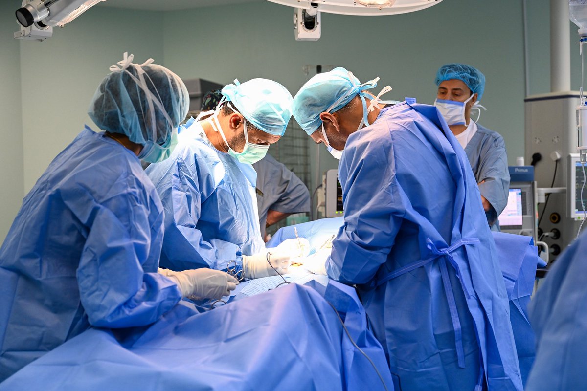 #تغطية | استقبل محافظ #حقل خالد الخريصي، بمكتبه في مقر المحافظة امس، مدير مستشفى حقل العام الأخصائي محمد العمراني يرافقه فريق طبي استشاري من جمعية "طفلي" الطبية، الذي أجرى خلال زيارته 7 عمليات جراحية للأطفال.