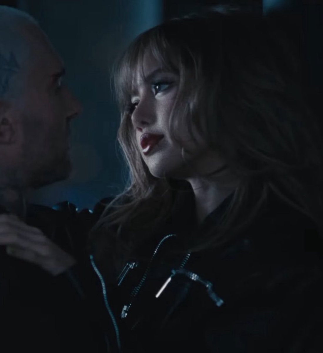 his target…… priceless! 

PRICELESS OUT NOW
#MAROON5xLISA_PRICELESS
#LISAxPRICELESS