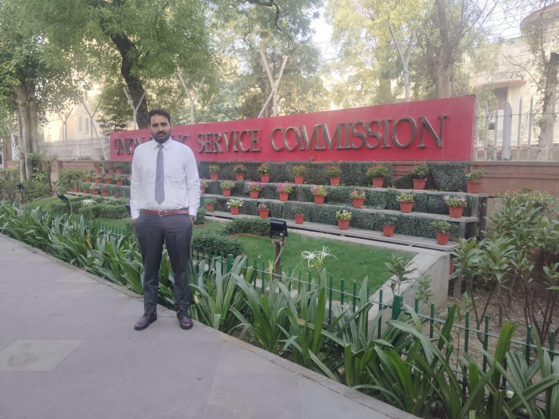 बिश्नोई समाज के होनहार छात्र श्री विक्रम डेलु सुपुत्र श्री किशोरी लाल डेलू सेवानिवृत्त इंस्पेक्टर, हरियाणा पुलिस, निवासी गांव मंगाली सुरतिया (ज़िला हिसार) ने UPSC के माध्यम से Scientist 'B' के प्रतिष्ठित पद पर चयनित होकर Zoological Survey of India, पर्यावरण, वन एवं जलवायु