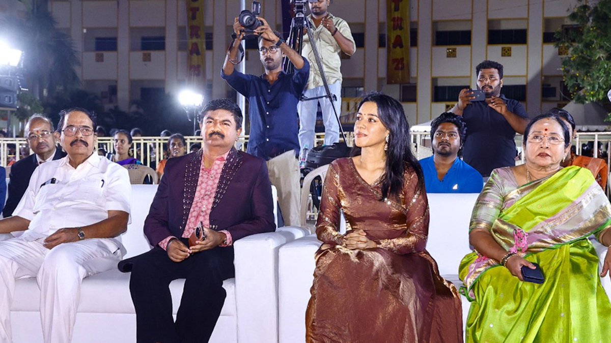 AcsArunkumar's tweet photo. Honored to be part of Astra '25 – the Faculty of Law’s first-ever Cultural Fest, and privileged to welcome the talented actress Ms. Mirnalini Ravi as the chief guest. 

#DRMGR #MGRERI #astra25 #facultyoflaw https://t.co/NwZfPArytK