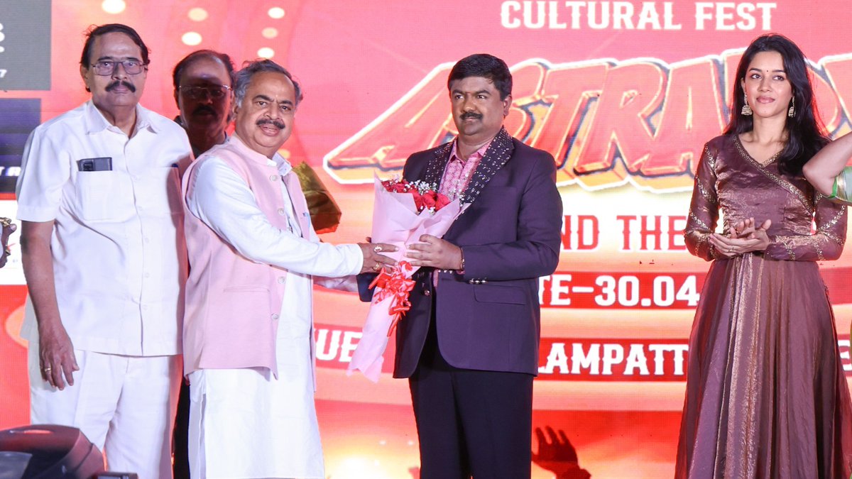 AcsArunkumar's tweet photo. Honored to be part of Astra '25 – the Faculty of Law’s first-ever Cultural Fest, and privileged to welcome the talented actress Ms. Mirnalini Ravi as the chief guest. 

#DRMGR #MGRERI #astra25 #facultyoflaw https://t.co/NwZfPArytK