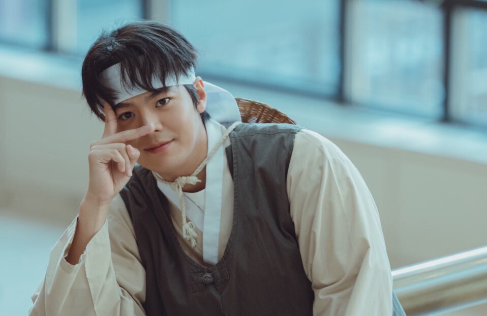 •kdm• TMI Ryeoun as Park Humin/Baku di Weak Hero Class 2

-dicasting karna sutradara liat sorot matanya di drama Adult Trainee
-Seneng bisa naikin bb 10kg buat peran ini, dia bisa makan banyak malatang, daging, ayam.
-Pake celana pendek&amp;sendal di awal scene itu idenya Ryeoun