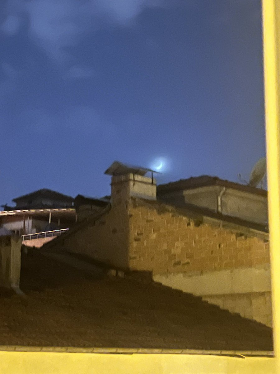 Dün gece söyle müthiş bir şey vardı…🤪 #günaydın