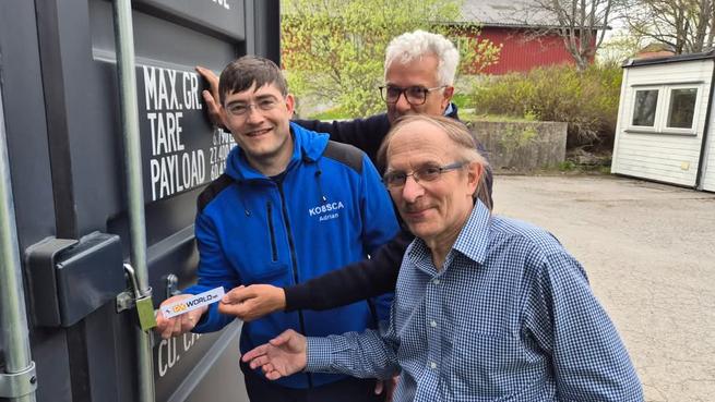 DX World.net tweet media