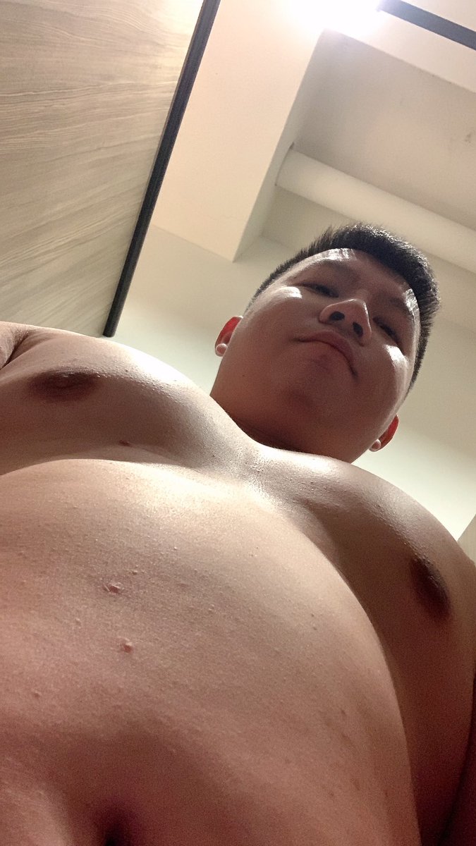 奶子要再凸出來一點
不夠大 嘖嘖