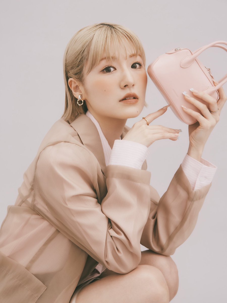 minami_itohara's tweet photo. 🪑💐🤎 https://t.co/YbEsfAlPNJ
