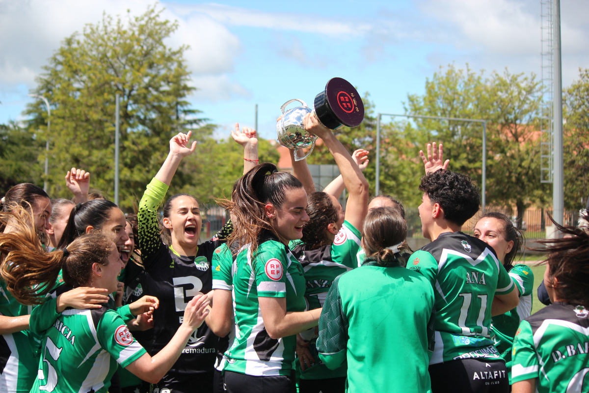 El domingo queremos cerrar la temporada de la mejor manera 💥🔝

¿Y qué mejor forma que hacerlo juntos? ¡Os esperamos a todos y todas! 💚🖤

#SPORTEX #FútbolconCorazón