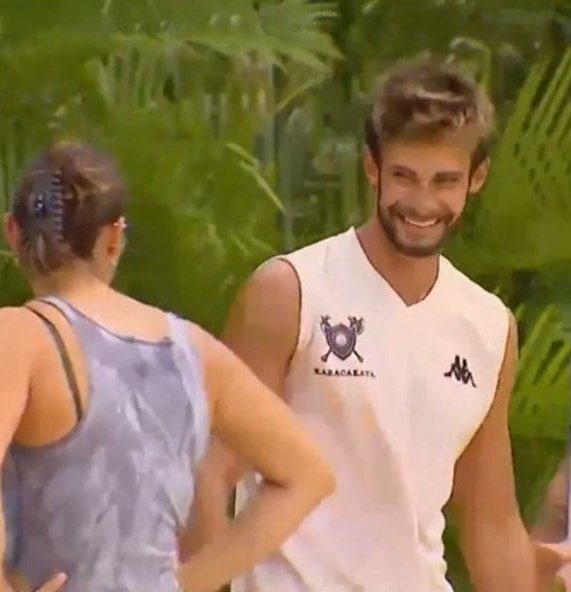 tvkrali's tweet photo. Sizden o kadar tiksiniyorum ki azıcık hatrımız varsa sayın Acun Ilıcalı bu karaktersizleri bir daha survivor'a almayın @acunilicali #Survivor2025 https://t.co/ztDpijh1IH