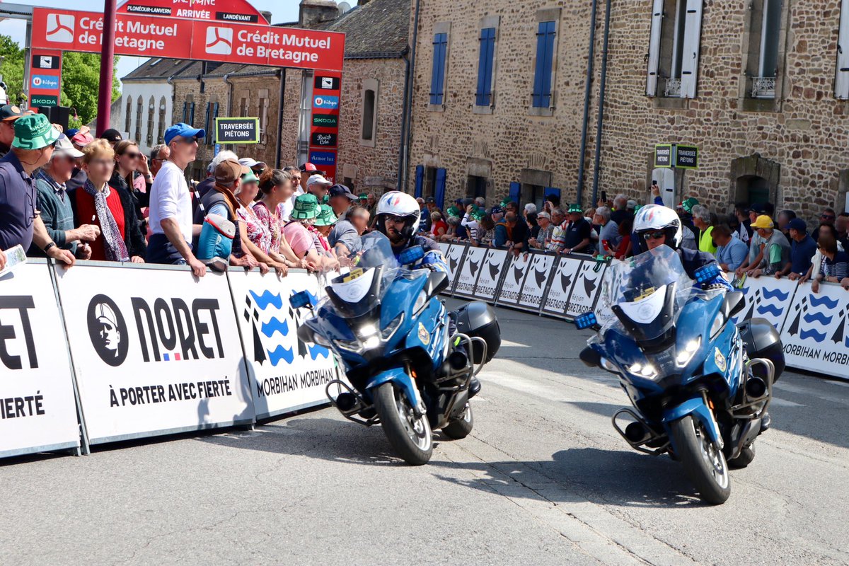 🚴‍♂️ #TDB2025 | Sécurisation du Tour de Bretagne
L’#EDSR56, ainsi que les compagnies de #Lorient &amp; #Vannes, étaient mobilisées pour le dispositif statique de sécurisation, aux côtés de l’Escadron motocycliste de la Garde républicaine, en charge de la « bulle course ». 👮‍♂️🏍️