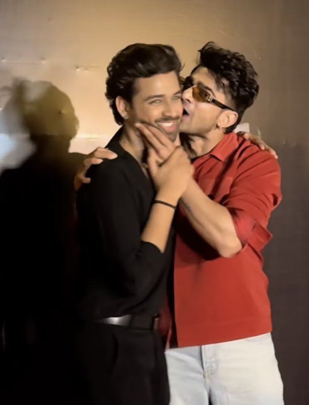 DUM ∆LOO tweet media