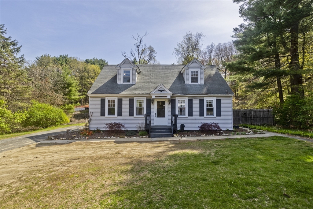 Jenthomes's tweet photo. 4486 High St, Palmer, MA, 01079
4 bed | 1 bath 1188 Sq. Ft.
Active | 220000
https://t.co/p8N4ZVEaf6
This 4-bedroom, 1-bathroom Cape-style home is full of character and ready for your personal touch. Featuring beautiful hardwood floors and "good bones," this home offers a solid... https://t.co/4gkUtwUrSA
