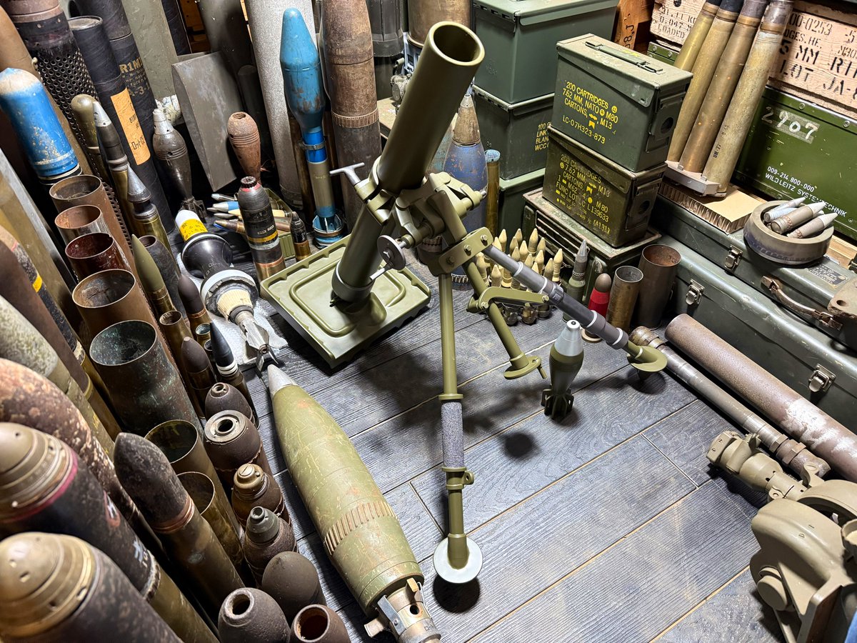 🪖Kouki🥀 (@uraf0608) on Twitter photo 新しい曲射火器が導入されました。
Nobby工房製【M2 60mm迫撃砲🇺🇸】
この方の作品の凄いところは主な材料が木材やプラスチックなのにここまで精巧に再現してしまうという所💪🔥
なんと脚部分に置いてある弾も同様の作品です✨️ 新しい曲射火器が導入されました。
Nobby工房製【M2 60mm迫撃砲🇺🇸】
この方の作品の凄いところは主な材料が木材やプラスチックなのにここまで精巧に再現してしまうという所💪🔥
なんと脚部分に置いてある弾も同様の作品です✨️