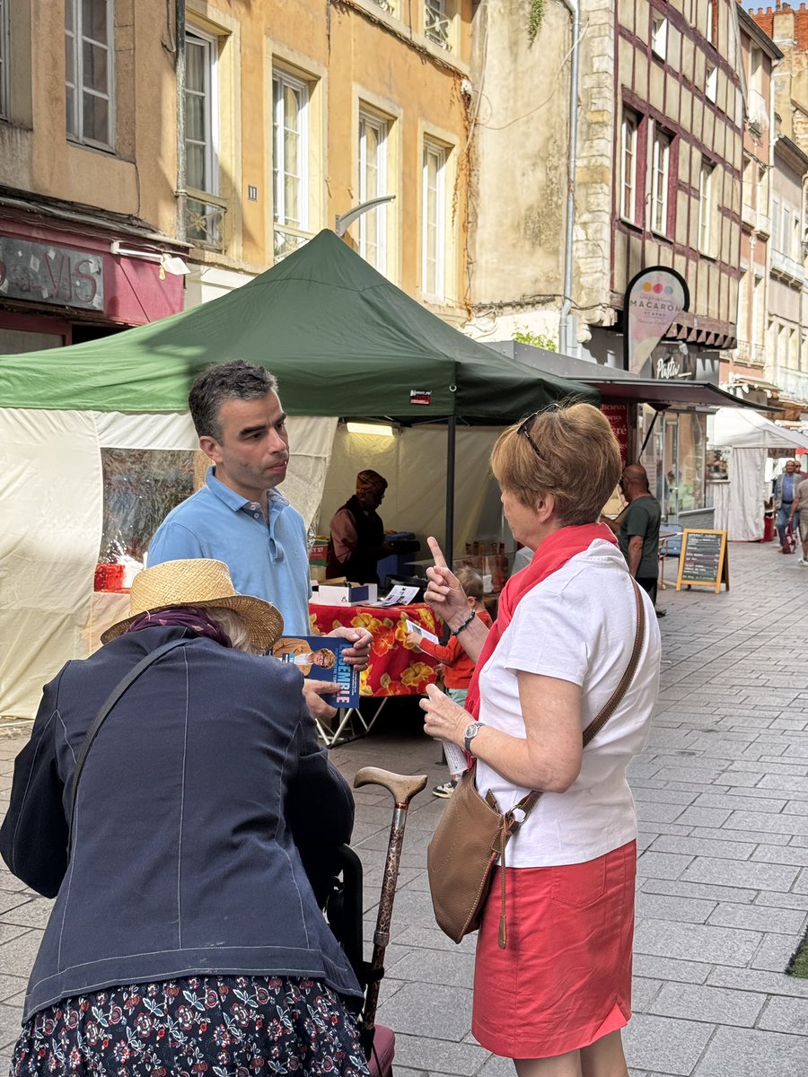 De retour sur le marché de Chalon-sur-Saône pour porter notre projet avec <a href="/JarrotMc/">Marie-Claude JARROT</a> ! 🍎

Merci pour ces échanges et vos encouragements. 

Nous sommes déterminés à l’emporter !