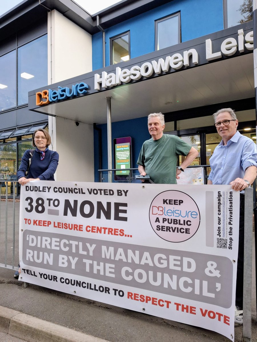 Reps from UNISON and Dudley Trade Union Council mark their victory this week, as the Council announces that it will keep the management of DB Leisure in public hands.

councilnews.dudley.gov.uk/news/leader-co…
<a href="/unisontheunion/">UNISON - UK's largest union</a> <a href="/unisonwestmids/">UNISON West Midlands</a> <a href="/TUCMidlands/">TUC Midlands</a> <a href="/BirminghamTUC/">Birmingham Trades Union Council</a>