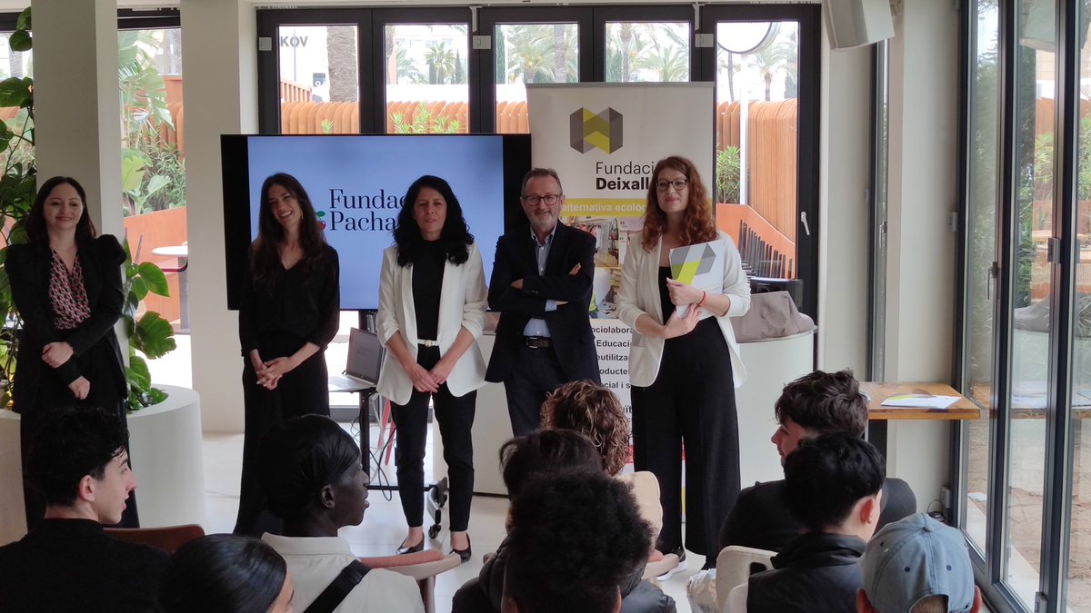 La regidora Lola Penín ha entregat els diplomes del curs d’Hostaleria a 12 joves que han completat 2 mesos de formació amb @DeixallesIB, finançada per l’Ajuntament d’Eivissa 🏛️👩‍🍳💼

#EivissaForma #JoventutAmbFutur #Hostaleria #FormacióLaboral