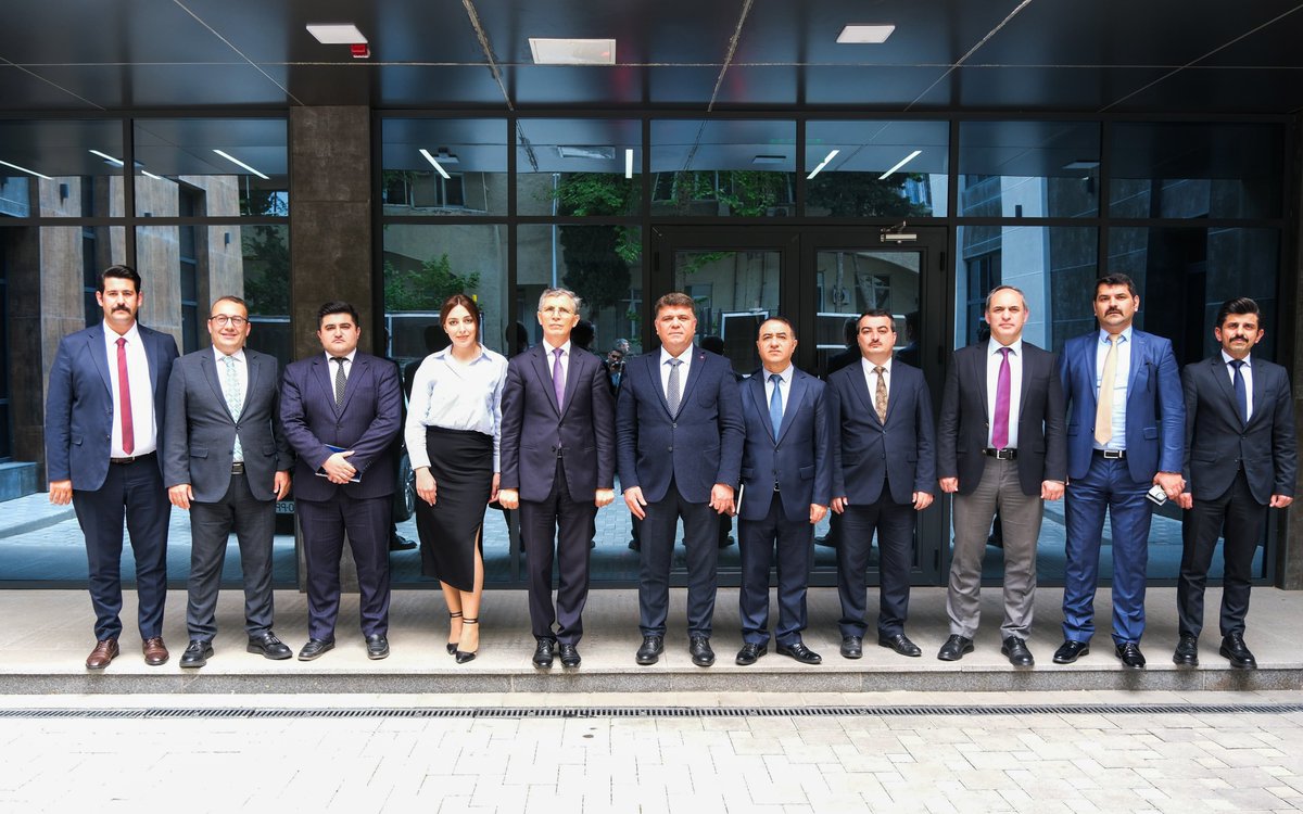 Dr. İlyas Bozkurt ve Heyetinden Azerbaycan Milletvekili Zahid Oruc’a Ziyaret

Azerbaycan temasları kapsamında Dr. İlyas Bozkurt ve beraberindeki heyet, Azerbaycan Milli Meclisi Milletvekili ve Sosial Tədqiqatlar Mərkəzi Yönetim Kurulu Başkanı Zahid Oruc’u, Bakü’de faaliyet