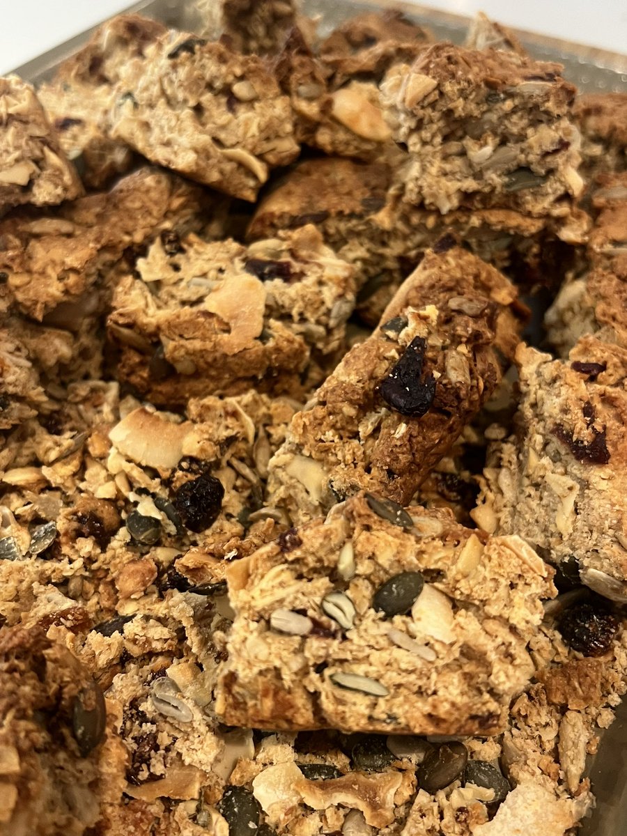 Edelweiss_Delp's tweet photo. Rusk Alert‼️ these healthy museli baked rusks with @BobsRedMill organic flour are simply delicious and best enjoyed dunking into a cup of creamy coffee! #highfibre #organic #baking #bobsredmill #oatbran #almondflour #HealthyLiving #buttermilk #nuts #fruity #seeds 🇦🇪 https://t.co/P0TITydBKq