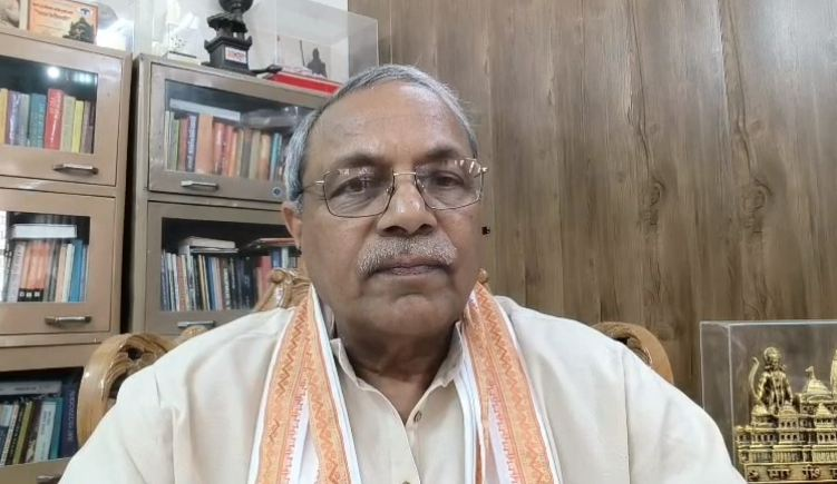 udayindiaNews's tweet photo. #BigUpdate 🚨विश्व हिंदू परिषद के केंद्रीय संयुक्त महामंत्री डॉ सुरेंद्र जैन का बड़ा बयान, कहा- भारत में नागरिकता रजिस्टर बनाने की प्रक्रिया तुरंत प्रारंभ कर पाकिस्तानी नागरिकों के साथ उनके स्लीपर सेलों को सीमा पार खदेड़ा जाए
#VishwaHinduParishad #SurendraJain
https://t.co/GjQRFH0uFk