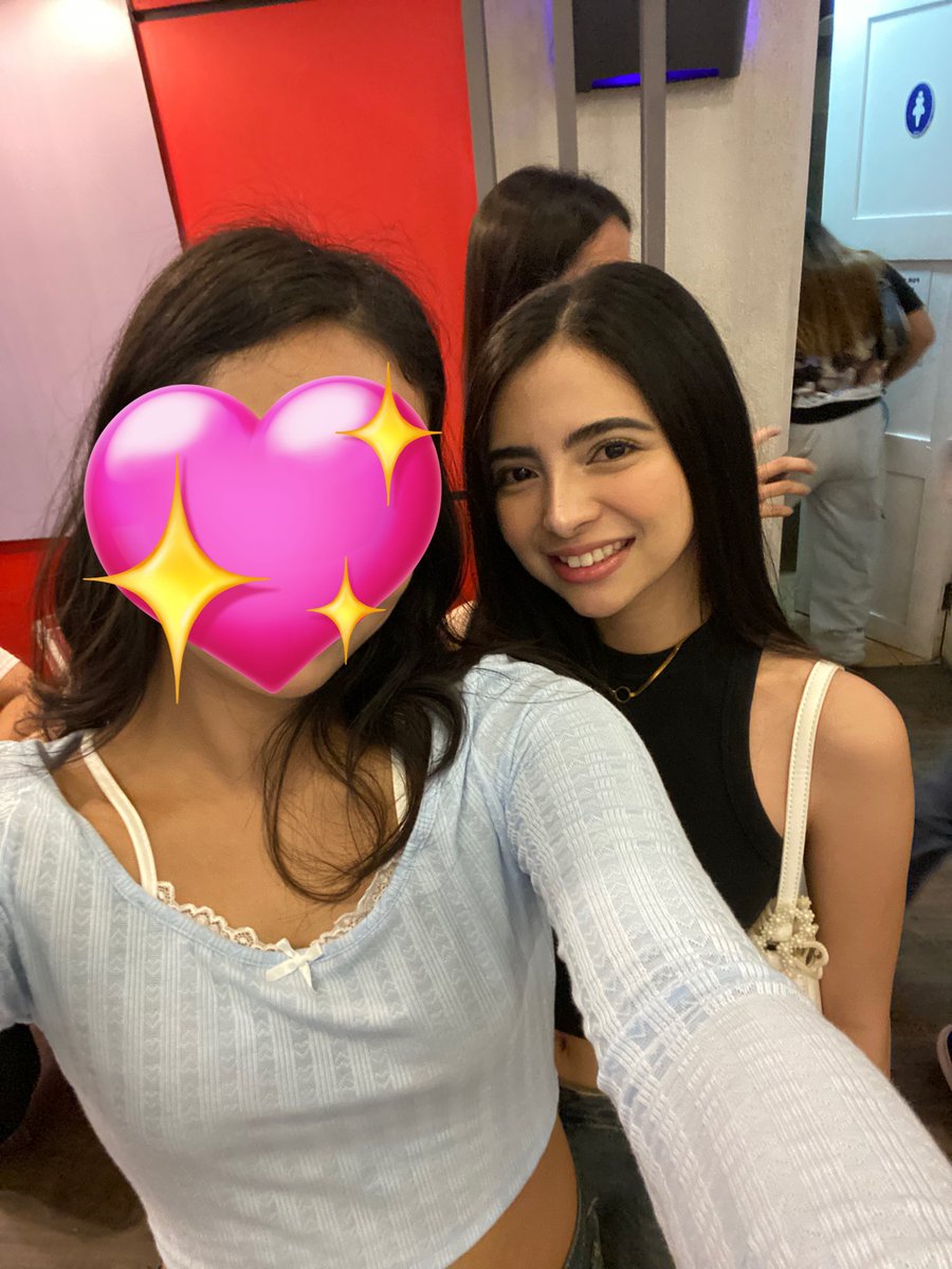 aashzne's tweet photo. ate crish said “ashdres or no one” while nag papapic kami sa tarp lovestagram ng ashdres 😭😭🫶🫶 https://t.co/xBrWmPwfLh