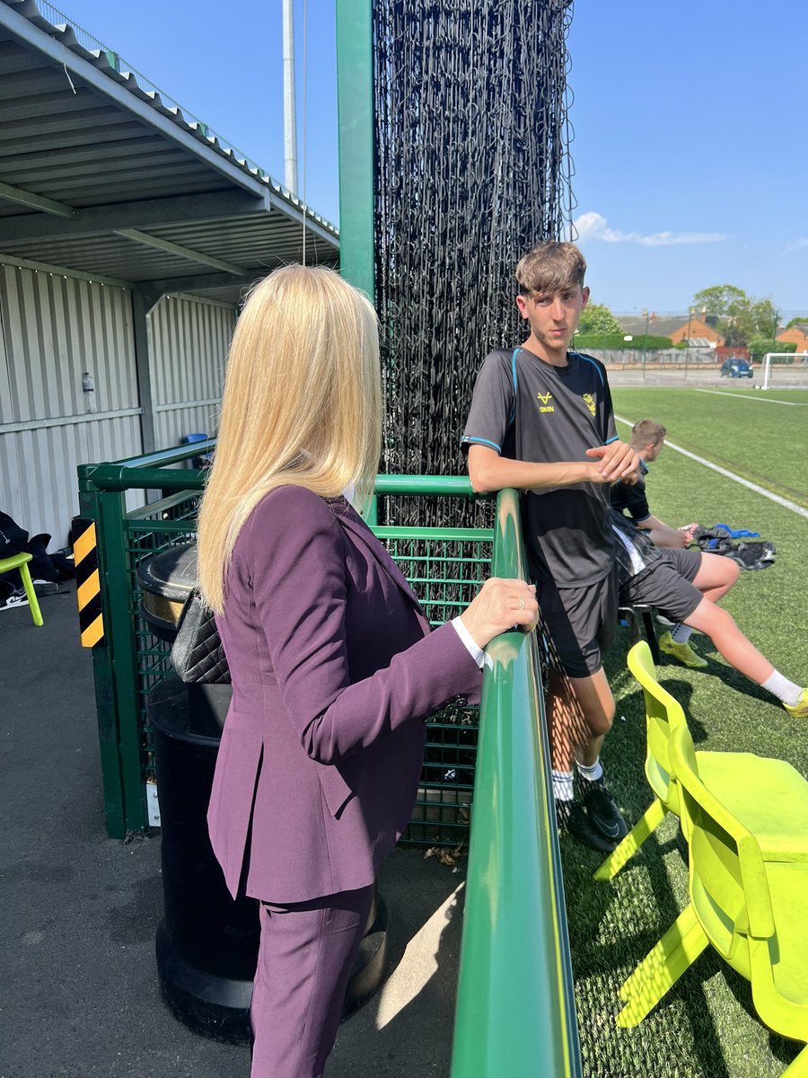Hickerton's tweet image. Yesterday I had the great pleasure of showing @missymarche around Lincoln and @LCityFoundation. We saw BTEC football, Youth Club and After School Club. Fun in the sun - listening to some amazing stories and meeting young fans, staff and volunteers. @LincolnCity_FC @GrahamRossini