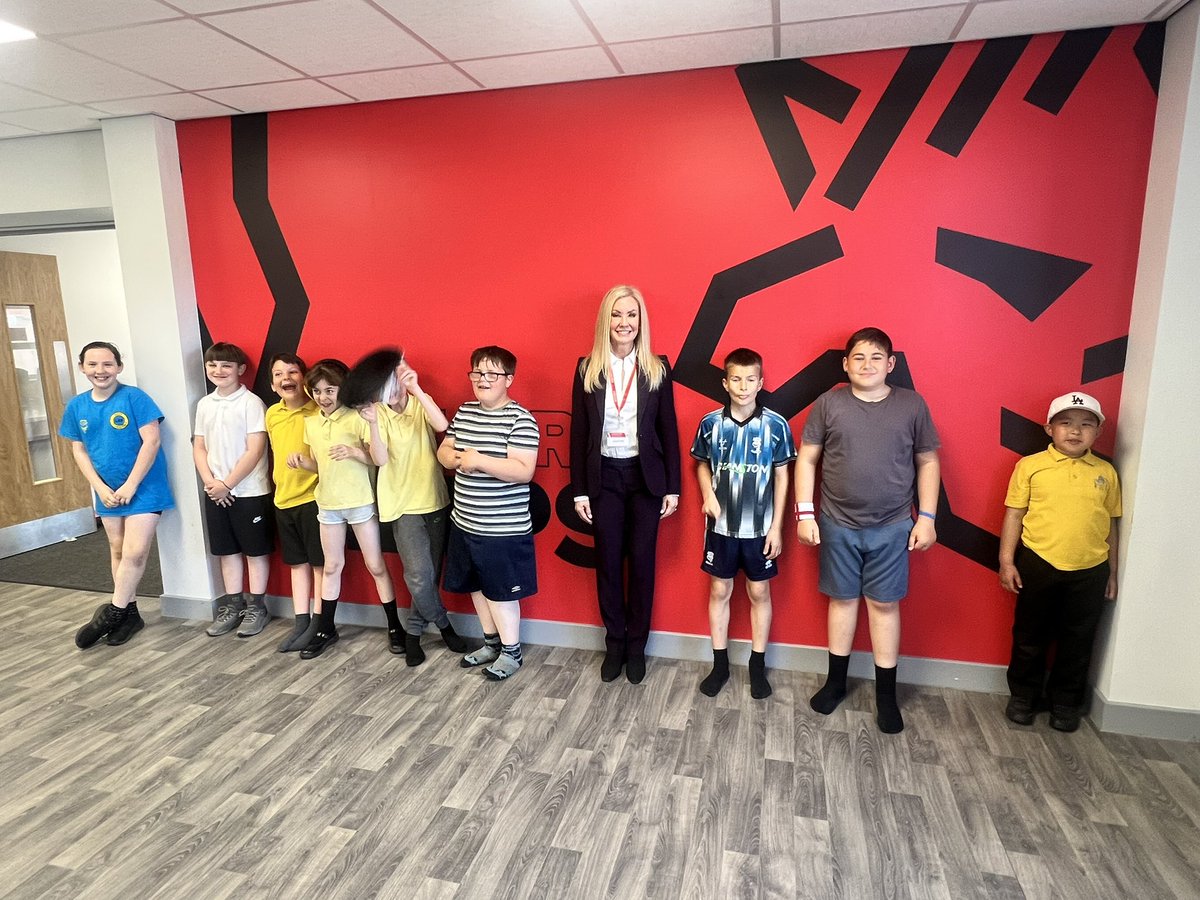 Hickerton's tweet image. Yesterday I had the great pleasure of showing @missymarche around Lincoln and @LCityFoundation. We saw BTEC football, Youth Club and After School Club. Fun in the sun - listening to some amazing stories and meeting young fans, staff and volunteers. @LincolnCity_FC @GrahamRossini