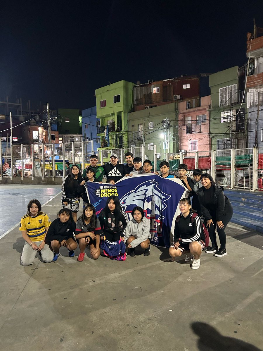 Los jóvenes del Barrio 31 vivieron una tarde a puro fútbol con una clínica que organizó la Dirección de Desarrollo Deportivo y Deporte Social, y que tuvo como referente al ídolo del Club Atlanta, “Bichi” Paredes.