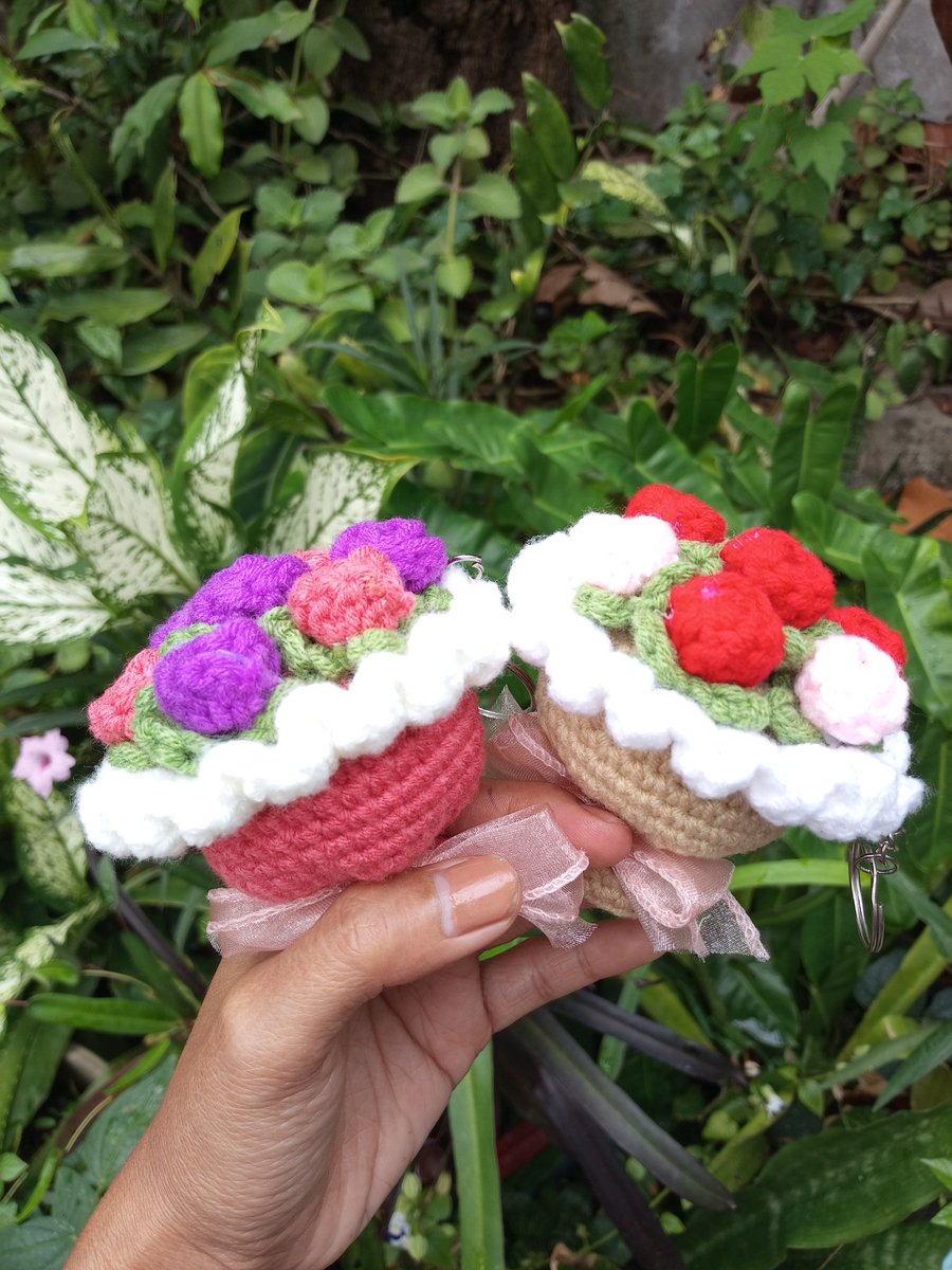 danicarries's tweet photo. Crochet mini bouquet keychain &amp; single tulip bouquet 🌷🫶🫶 https://t.co/8DZUInfsz1