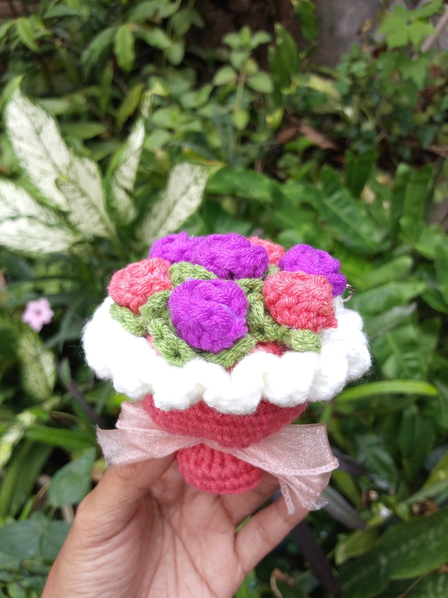 danicarries's tweet photo. Crochet mini bouquet keychain &amp; single tulip bouquet 🌷🫶🫶 https://t.co/8DZUInfsz1