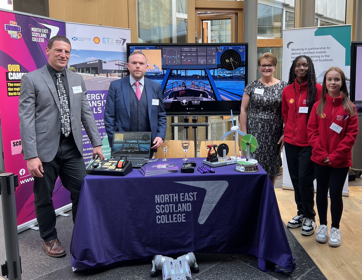 NESCollege's tweet photo. Proud to represent NESCol at @CollegesScot Parliamentary Reception this week! β‘
We showcased green energy innovation with:
- Wind turbine demos
- VR marine simulator
- Robotic dog NESCollie π
Supported by our amazing #GirlsInEnergy pupils π
#NESCol #STEM @scotparl @scotgov https://t.co/fxr2MuemBB
