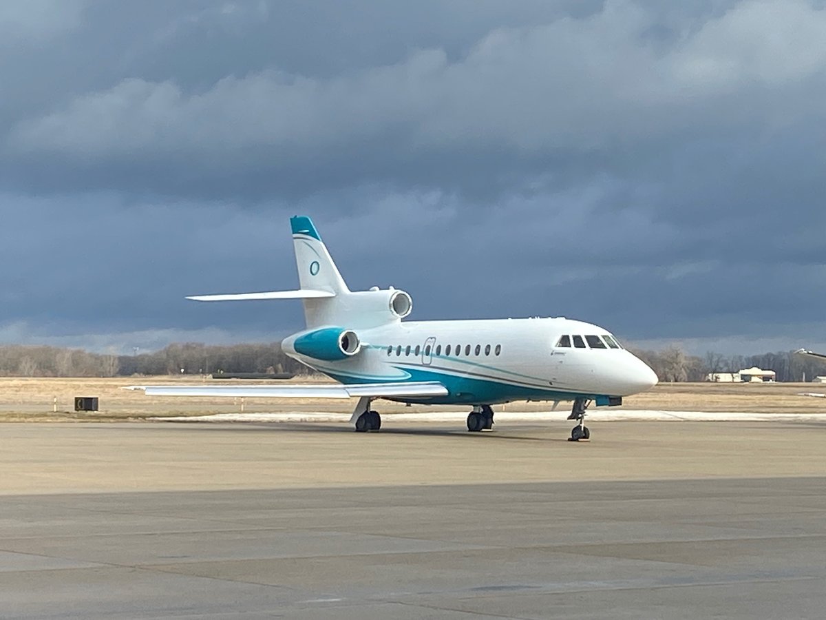 UnivAvionics's tweet image. Fun fact: Last month, 4 Falcon 900Bs received #InSight flight deck upgrades from our authorized dealers nationwide, at various installation stages.
📸 Pictured here: This Falcon 900B taking its first flight at @DuncanAviation - Battle Creek, showing off its newly fitted cockpit.