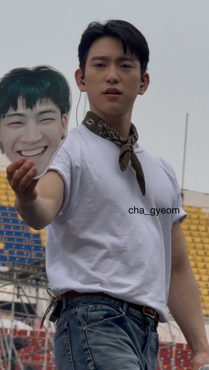 JINYOUNG #GOT7_NESTFESTinBKK_Day1 <a href="/GOT7Official/">GOT7</a>