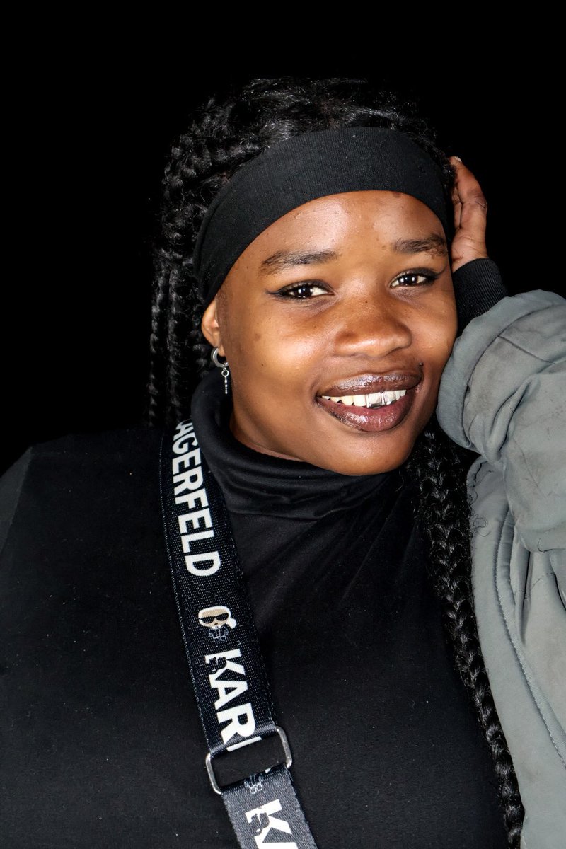 ShotsReloaded's tweet image. Black background?

We got you.