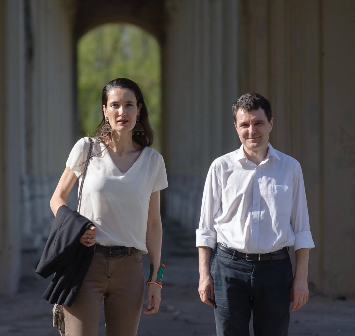 clotilde_armand's tweet image. O fotografie și un început. Era 2016. Teatrul Bazilescu, Bucureștii Noi. Acolo, alături de Nicușor Dan, am primele amintiri din ceea ce avea să devină USR. Am renunțat la viața din corporație și am intrat în cursa pentru Primăria Sectorului 1. Nimeni nu ne dădea nicio șansă. Și…